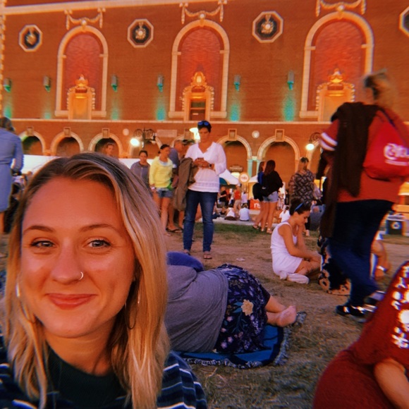 Meet your Posher, Caisy - Picture 3 of 5